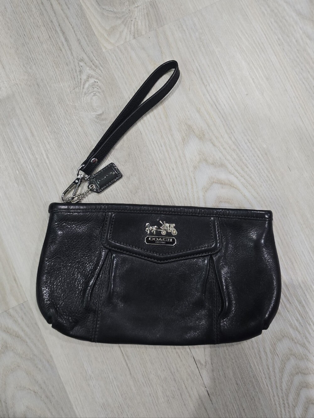 Coach Madison Pebbled Black Leather Wristlet Silver Logo Hardware Purple Linner